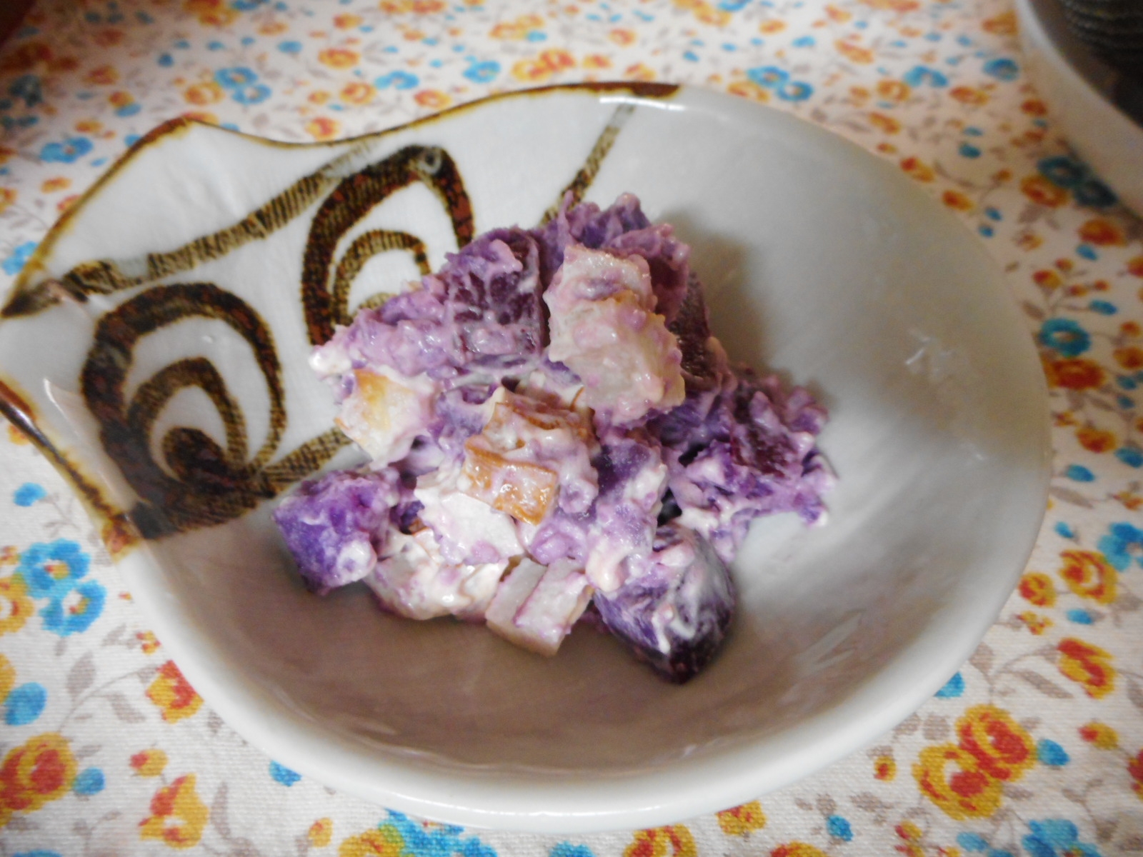 紫芋とチクワのサラダ