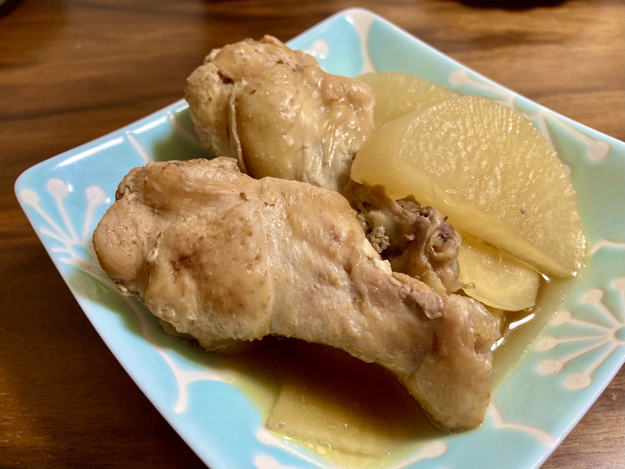 鶏手羽元と大根の煮物