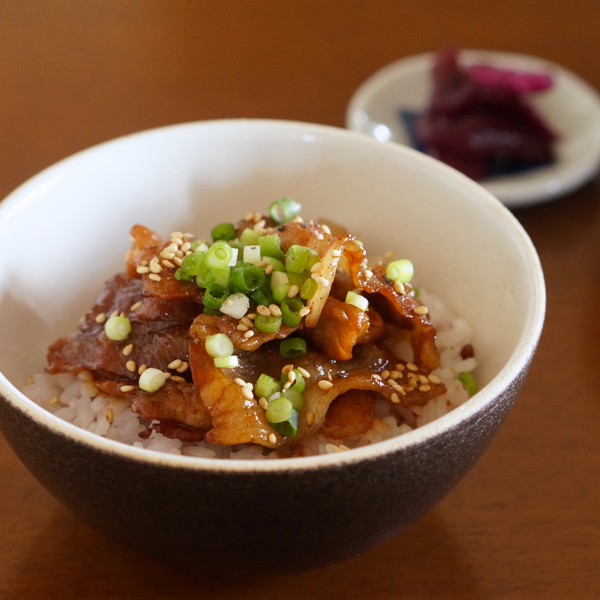 三十雑穀ごはんで　さっぱり黒酢豚丼