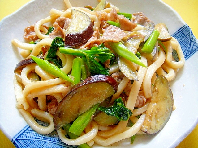 茄子とつるむらさき豚肉の焼きうどん