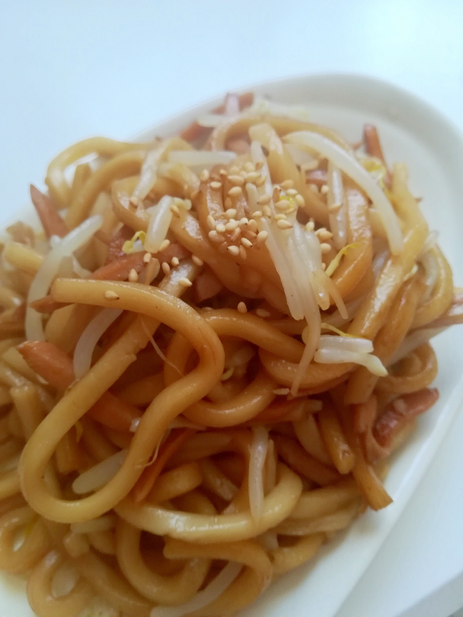 ごま油香る★ウインナーともやしナムルの焼きうどん