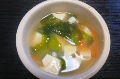 豆腐とキャベツとわかめのお味噌汁(^ ^)