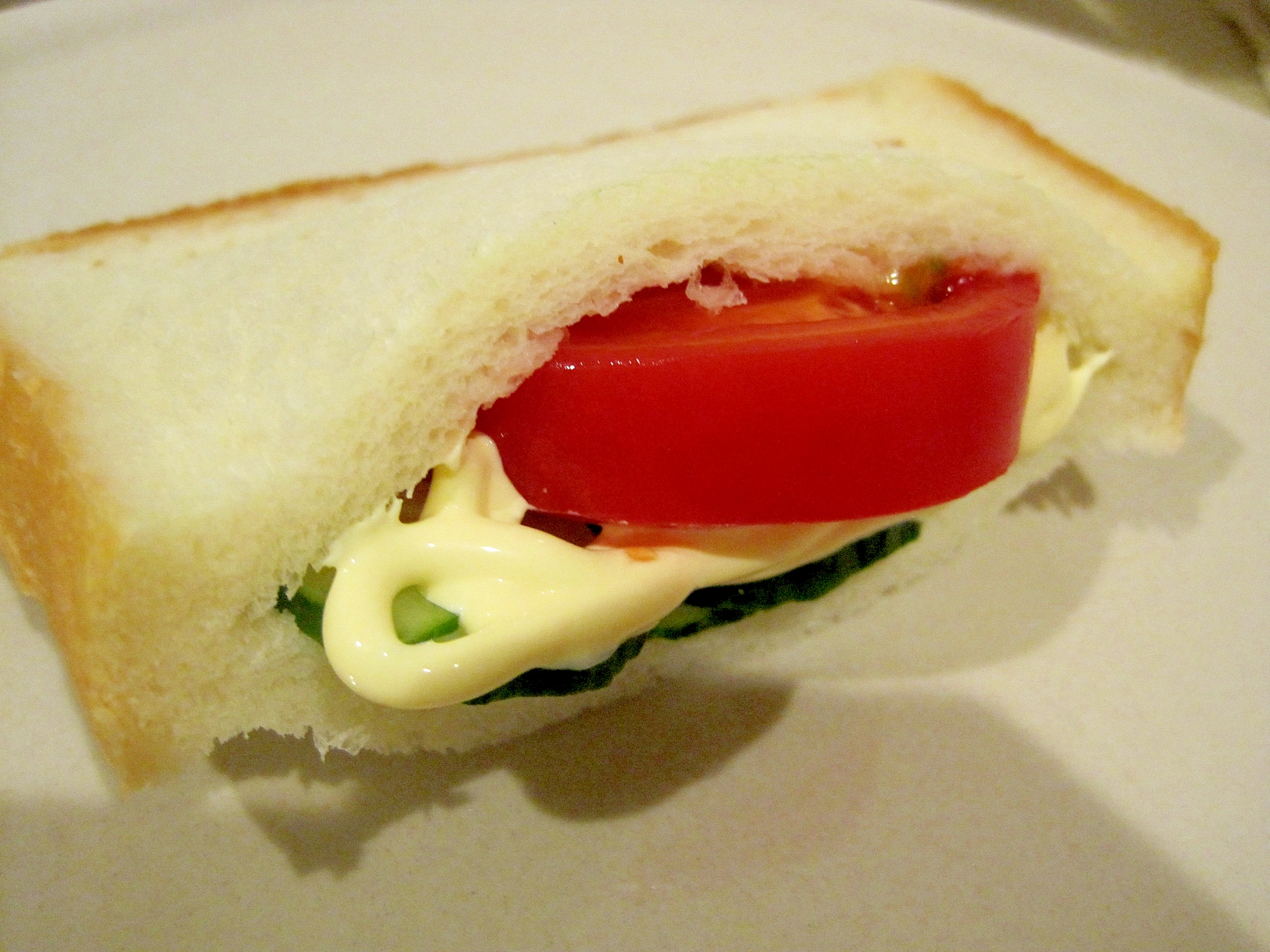 トマトときゅうりのポケットサンドイッチ
