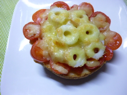 ズボラ飯♪　ちくわとトマトのピザトースト