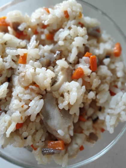 しいたけと鶏肉と油揚げと人参の炊き込みご飯＊