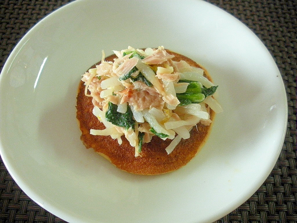 ホウレンソウともやしのわさツナマヨのせ大豆粉パンケ