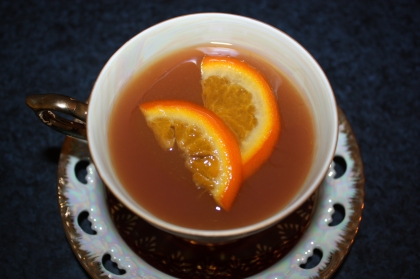 sundisk*さんのオレンジケーキ用に作ったのをちょっと残しておいて、紅茶のゼリーに飾りました。甘くて美味しい汁もガムシロップの代わりに使用しました。