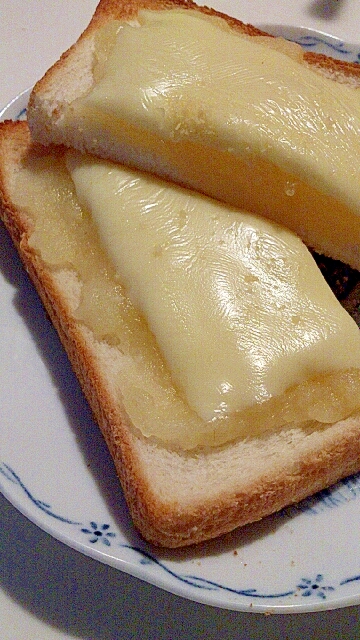 紅玉リンゴジャムのチーズトースト