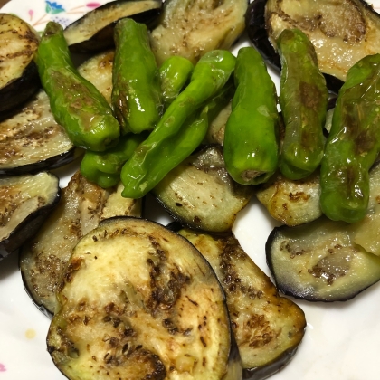 1番好きな食べ方♪シンプルにフライパンで焼きなす