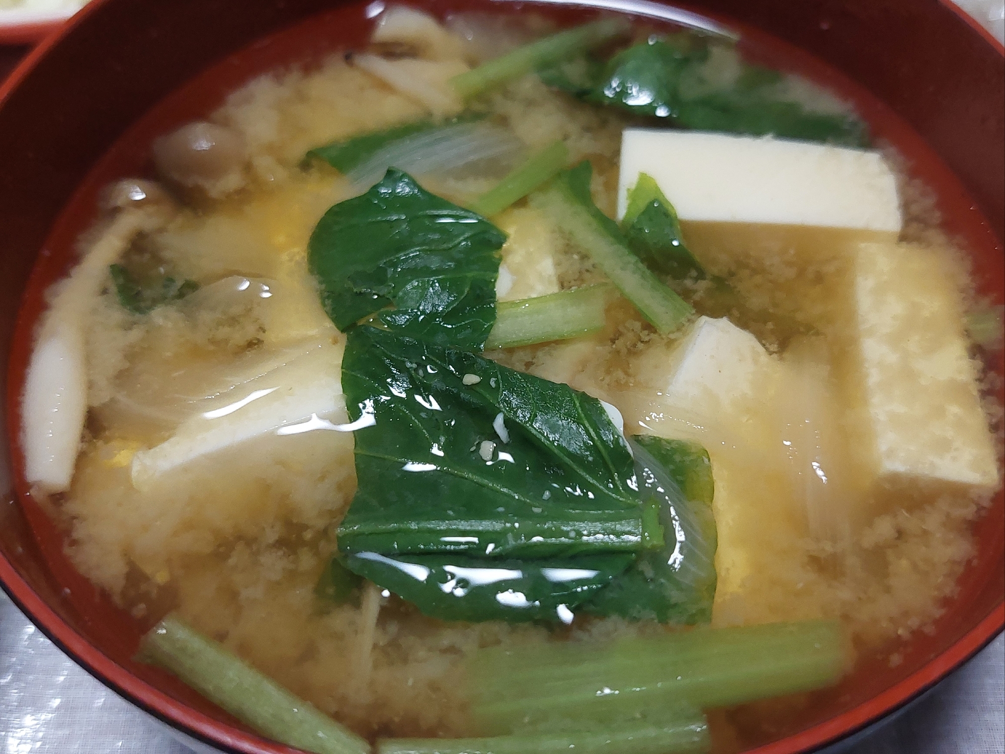 小松菜と豆腐としめじのお味噌汁