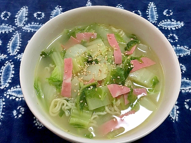 たっぷり白菜とハムの塩ラーメン