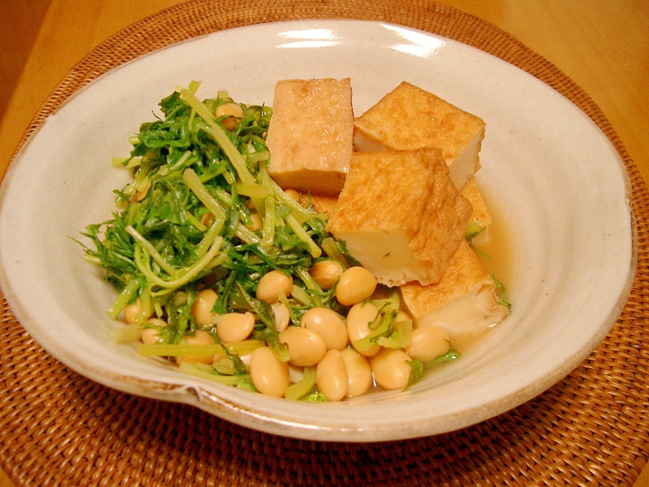 厚揚げと大豆と水菜で✿焼きあごだし風味の煮浸し レシピ・作り方 by