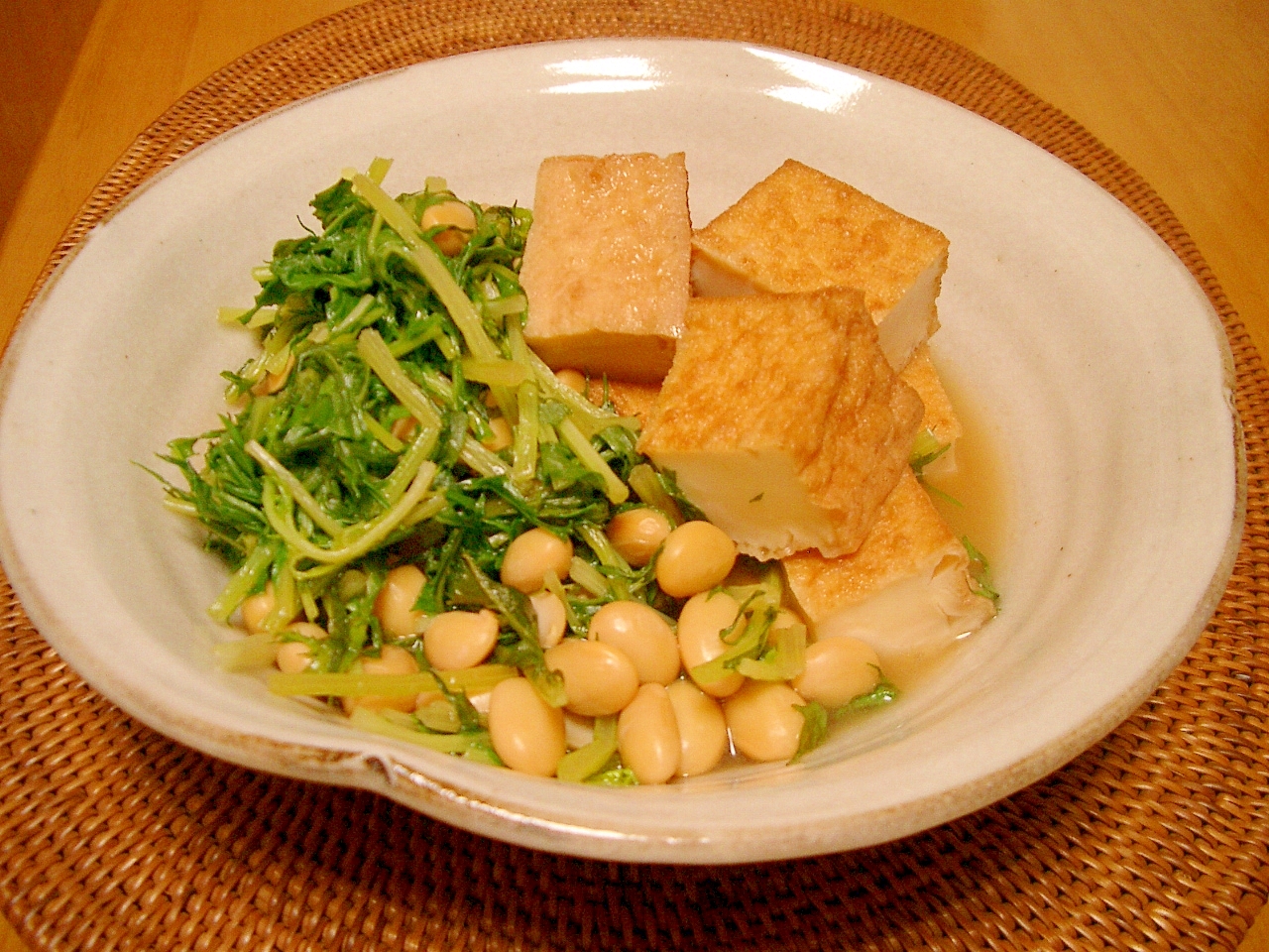 厚揚げと大豆と水菜で✿焼きあごだし風味の煮浸し