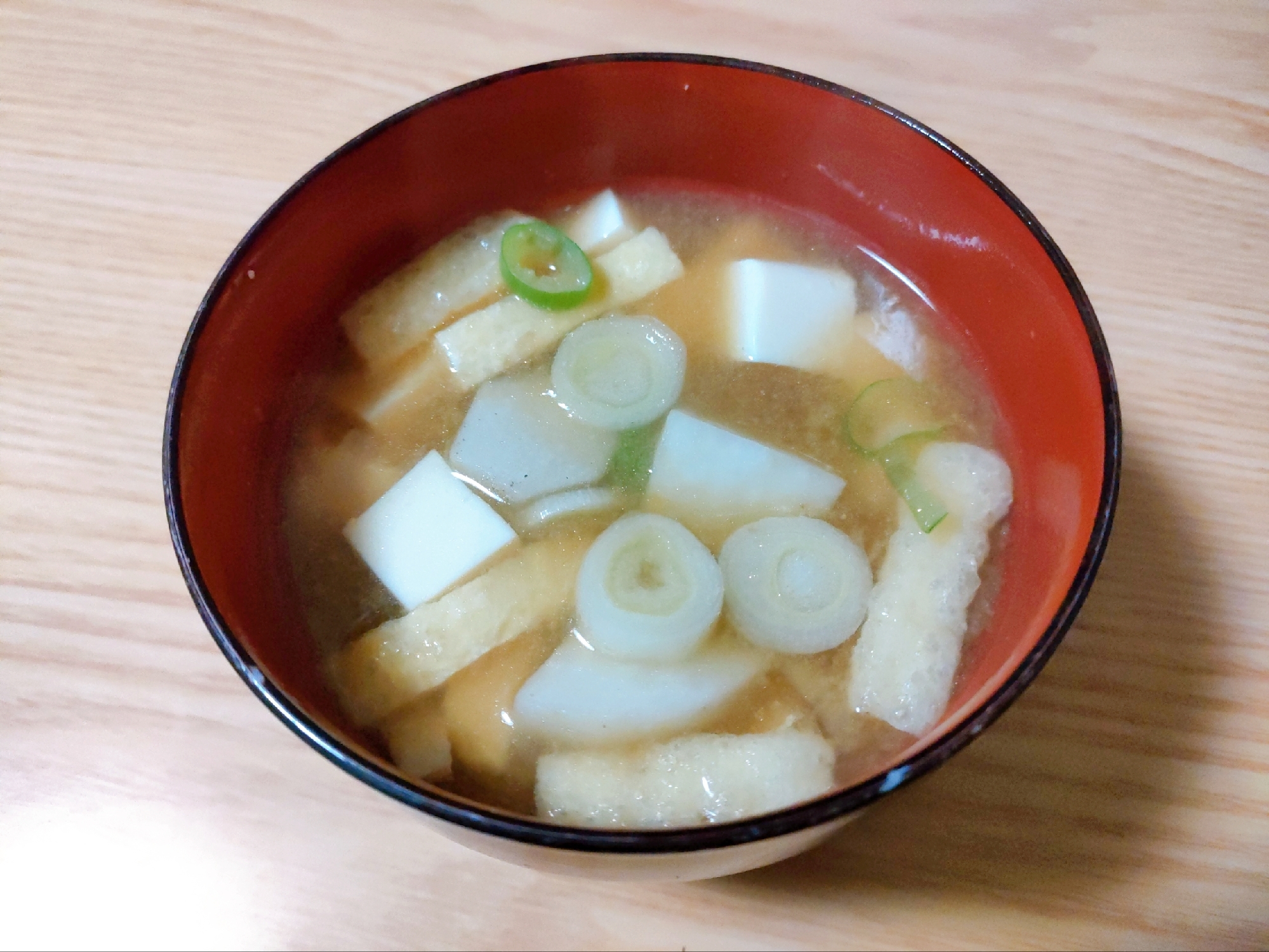 里芋と豆腐と油揚げねぎの味噌汁