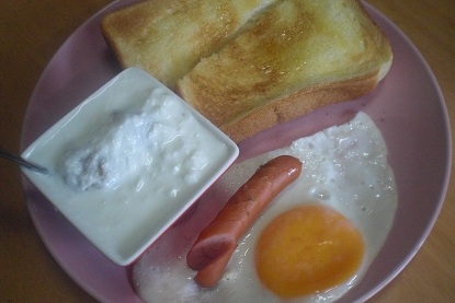 日曜の朝食に頂きました。ピりっとした辛さがたまりません。
(*^_^*)
