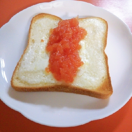 michi＊yuさん ♪手作りジャムをパンにたっぷり乗せてとっても美味しくいただきましたヽ(*´▽)ノ♪ヨーグルトやチーズの塩味とナイスマッチですo(^o^)o
