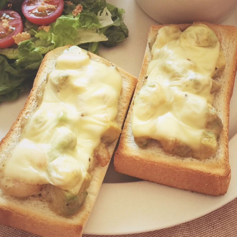 朝ごはんに！海老アボカドのチーズトースト