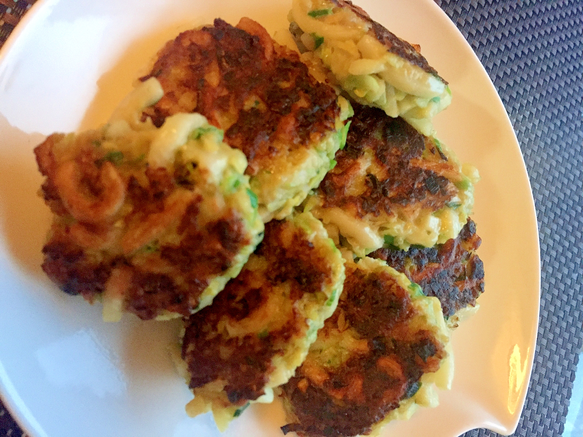 餃子の具にうどんを混ぜて うどん餃子 レシピ 作り方 By Hikarin926 楽天レシピ