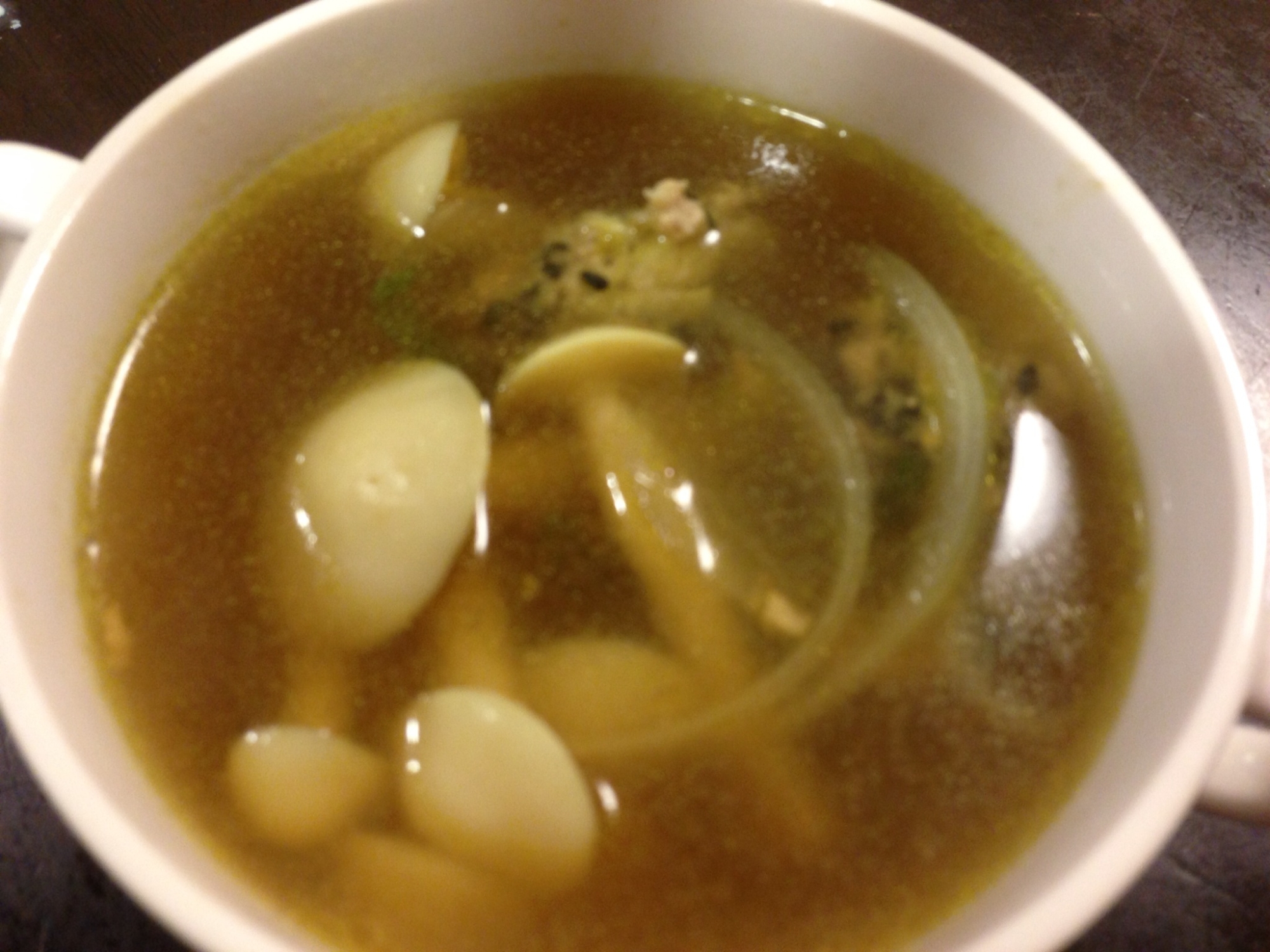 白しめじのカレー風味の中華スープ(えのき氷入り)