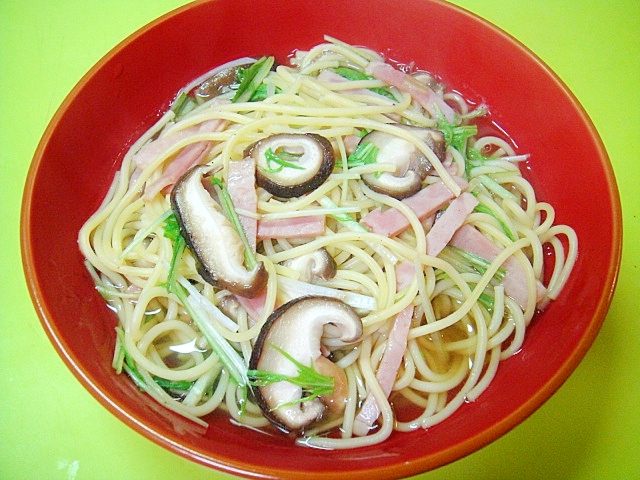 椎茸とベーコン水菜のスープハーフパスタ