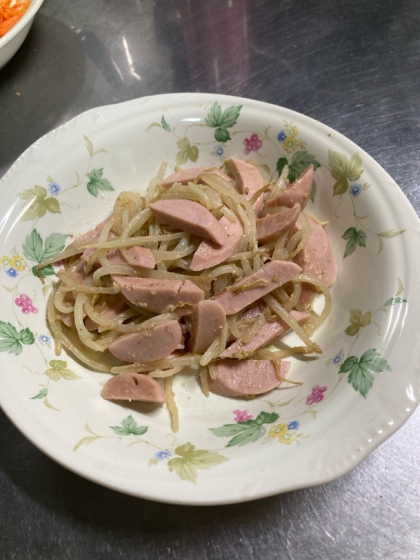 しめじともやしと魚肉ソーセージ炒め