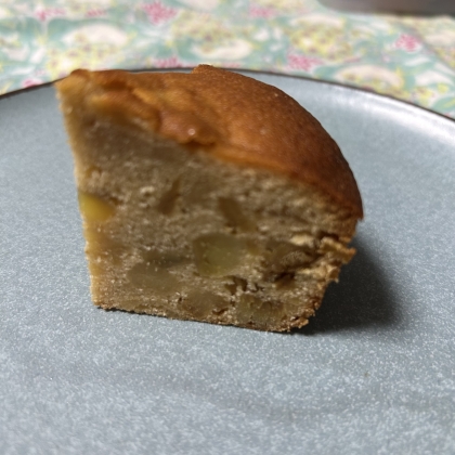 黒ゴマ入りさつまいもケーキ