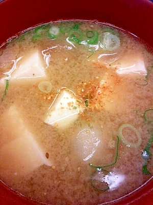 豆腐と里芋の味噌汁