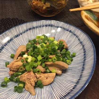 余熱で茹でてフワフワ 低温鶏レバーのネギ塩ごま油 レシピ 作り方 By Oppeke22 楽天レシピ