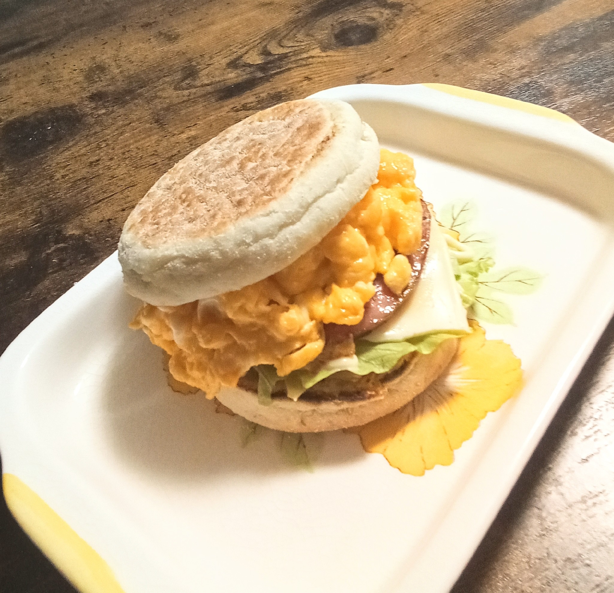 国産チーズで作る！スクランブルエッグマフィン