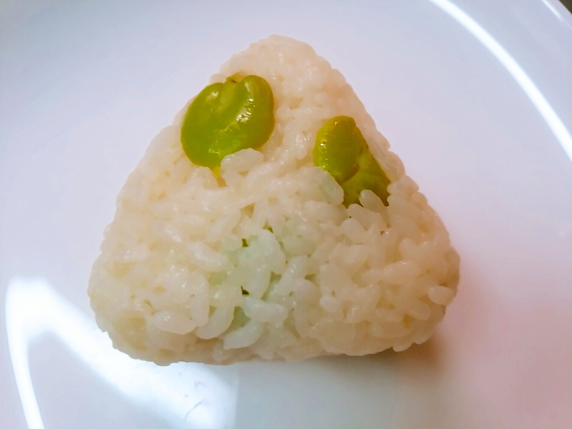 塩ゆでそら豆入りおにぎり