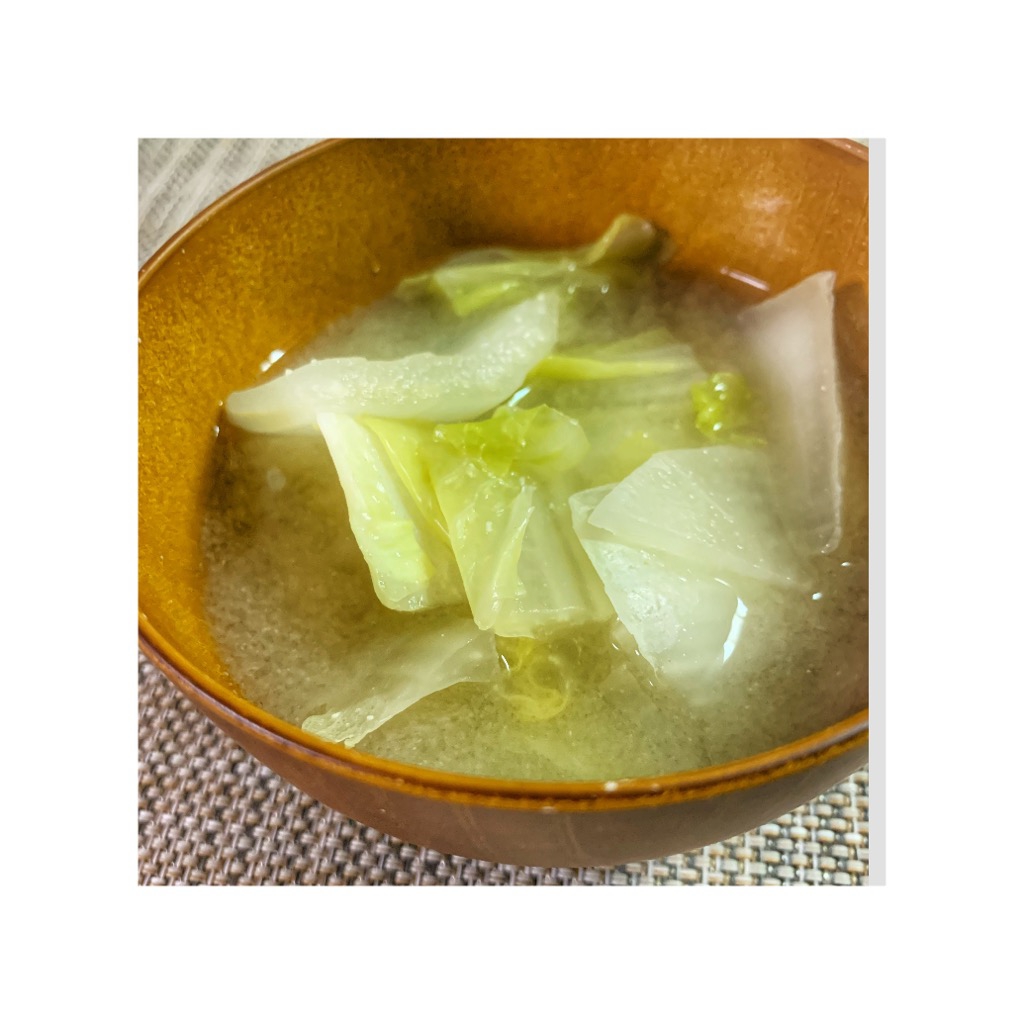 ホッと温まる♡白菜と大根の味噌汁
