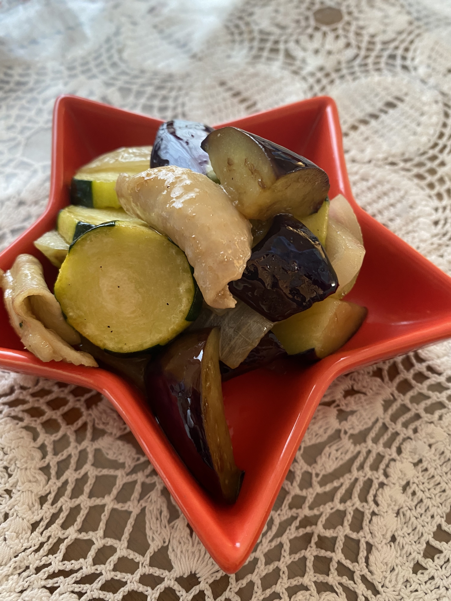 鶏皮とズッキーニとナスの炒め物