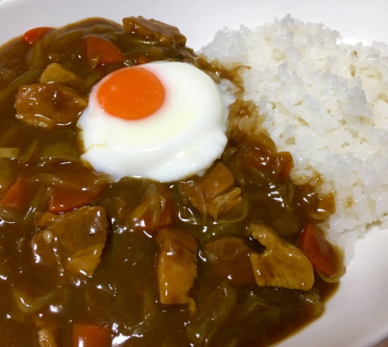 リメイク♪豚のオイスター生姜煮の半塾卵のせカレー♡