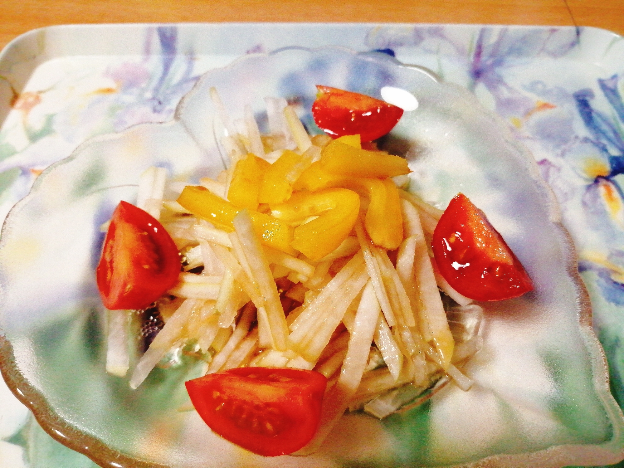 大根と黄色パプリカとミニトマトのサラダ