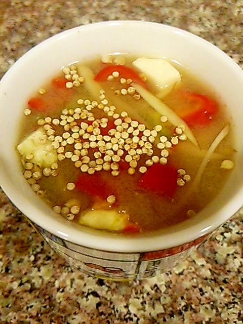 種ごとピーマンの豚骨スープ