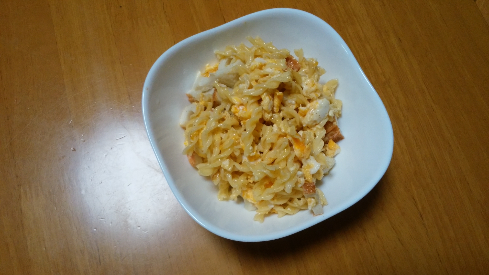 マカロニ・チクワ・炒り卵のカレーマヨ和え