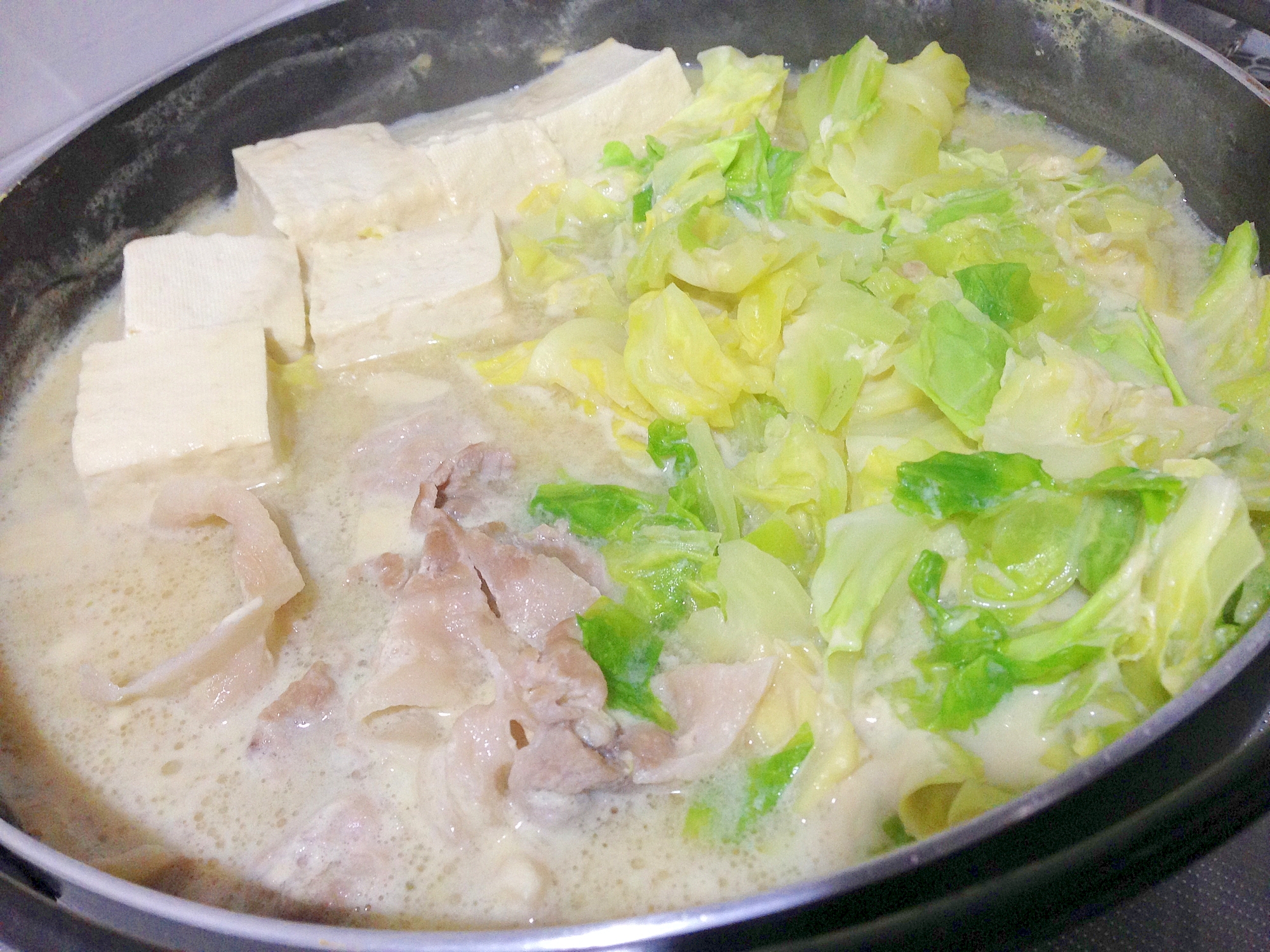 豆乳つゆで☆豚肉とキャベツの豆乳鍋