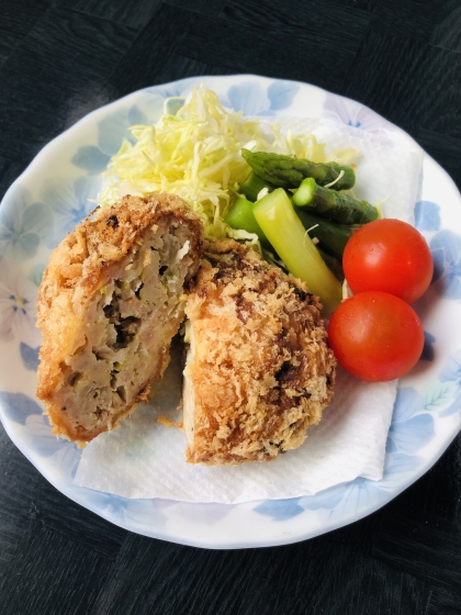 レシピを参考にして作ってみました。衣がサクサクでお肉の旨みとキャベツの甘みがよく出ていて美味しくいただけました。