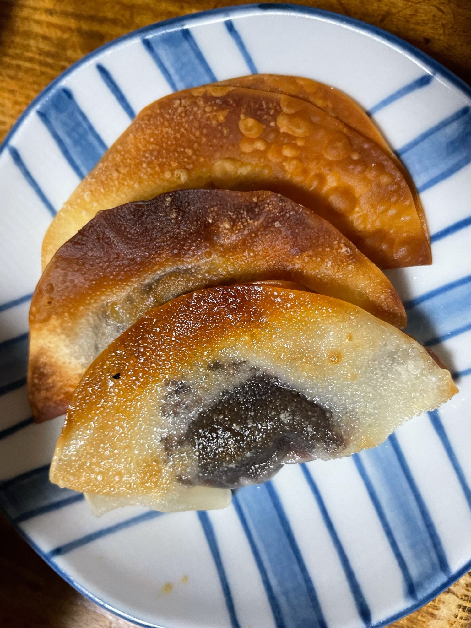 あんこと餃子の皮で作るあんこパイ