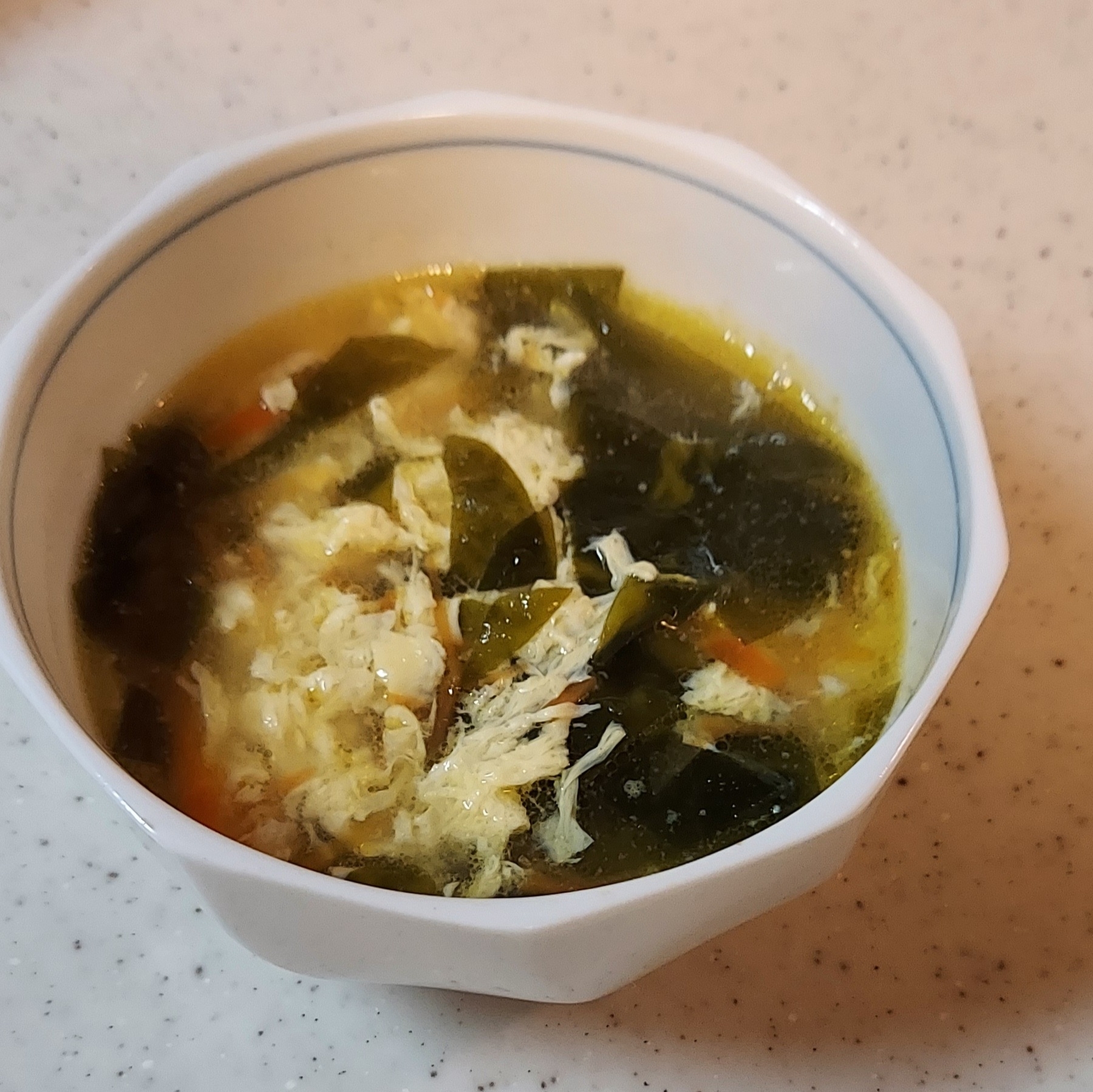 玉子&生ワカメの鶏皮出汁スープ