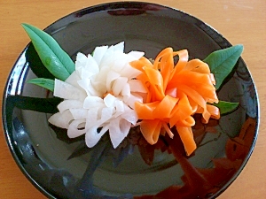 飾り切りの紅白菊花。甘酢レシピ付き