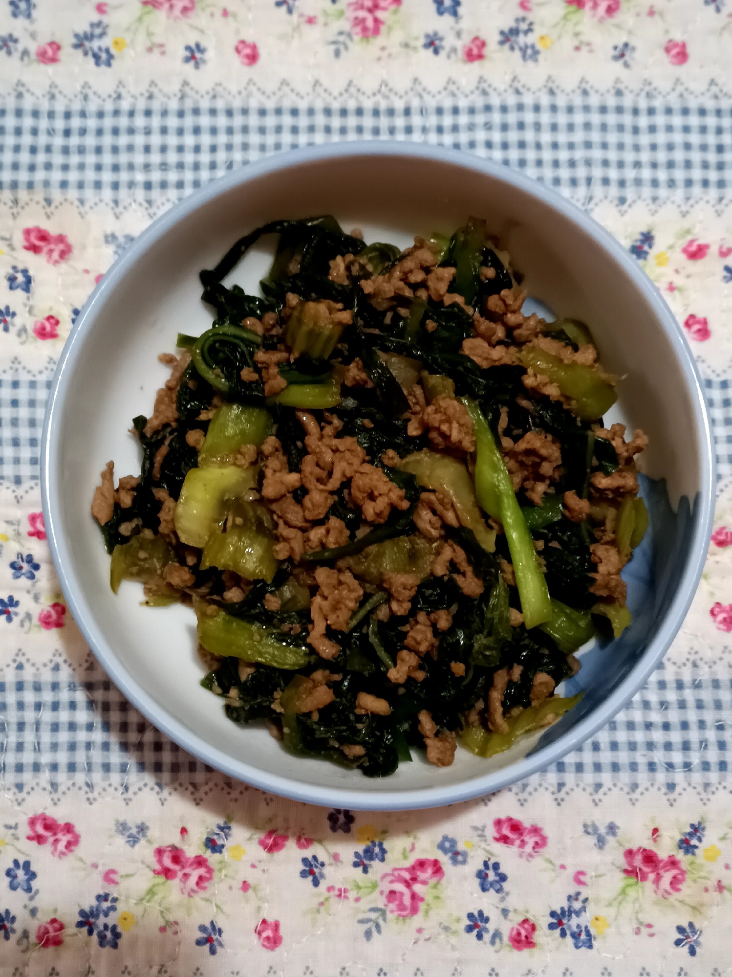 ごま油香るチンゲン菜とニラの挽き肉炒め★