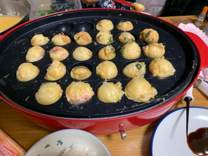 表面固まるのが遅かったので心配しましたが、トロふわたこ焼きが出来ました^_^