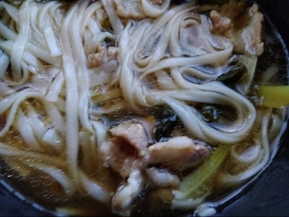 大晦日の年越し蕎麦の前に、うどんを頂きました♪
年越し蕎麦の具は何にしますか。
我が家は冷蔵庫に残っている鶏団子と野菜くらいかな。