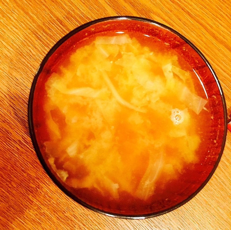キャベツとジャガイモの味噌汁