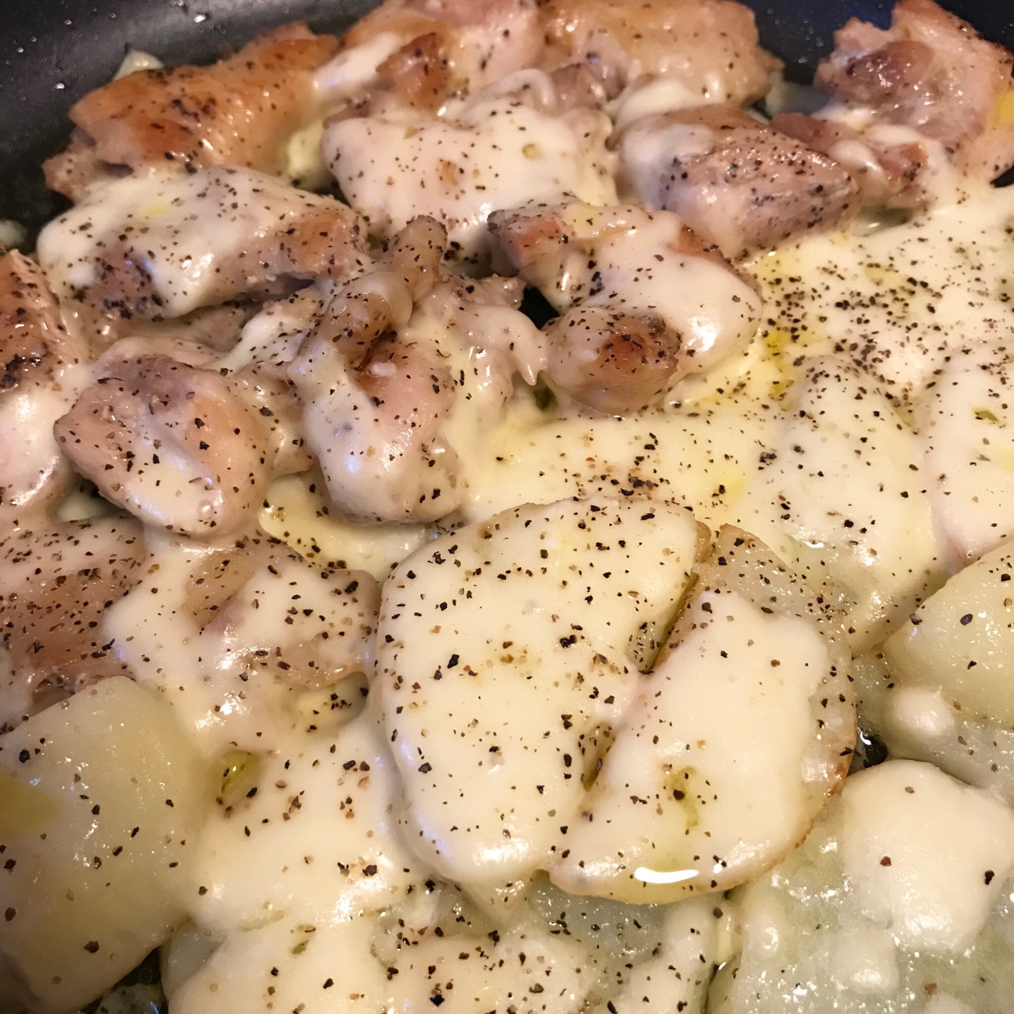 鶏肉とチーズのオリーブオイルチーズ焼き