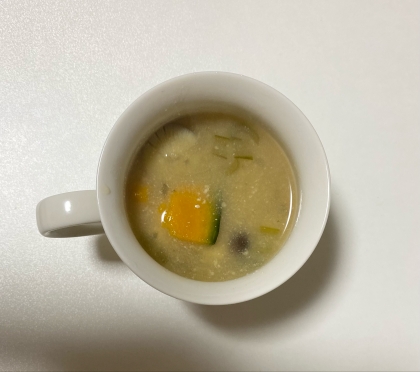 かぼちゃとカットしめじの味噌汁