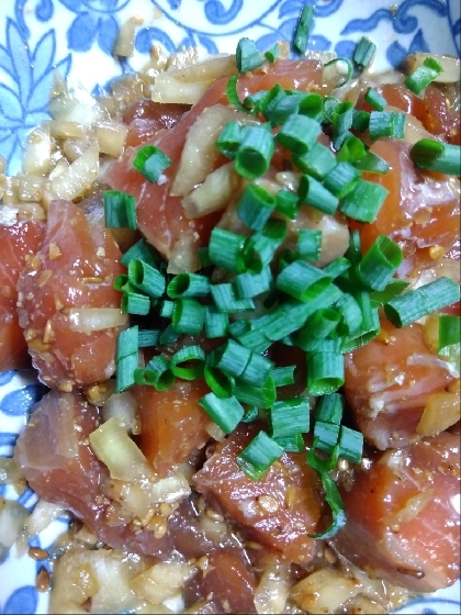 ハワイ料理のポキ丼