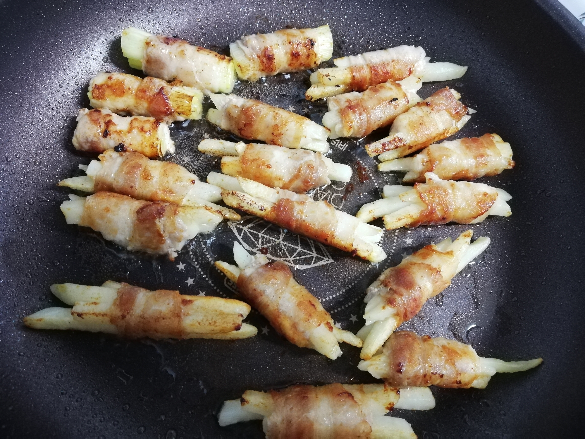 冷凍ポテトで簡単！肉巻きポテト