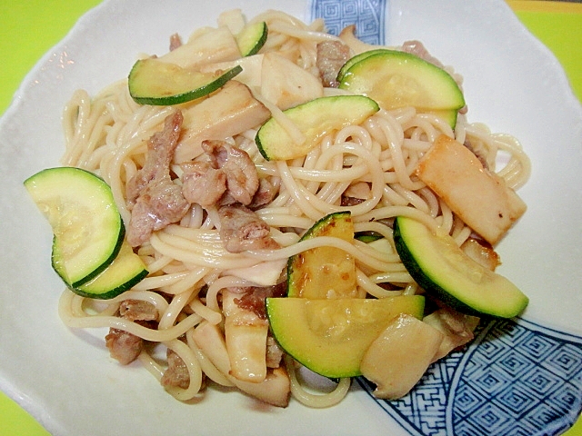 ズッキーニとエリンギ豚肉の焼きうどん